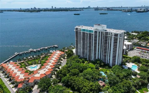 4000 Towerside Terrace Miami FL 33138