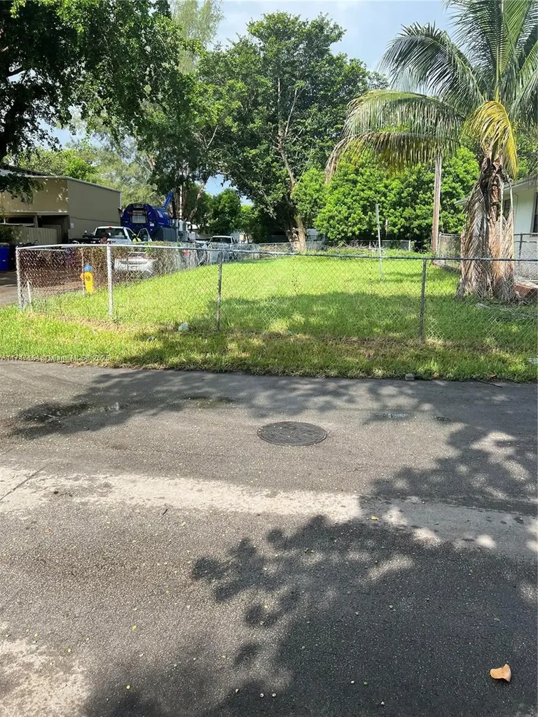 2499 NE 136th Lane North Miami Beach FL 33181