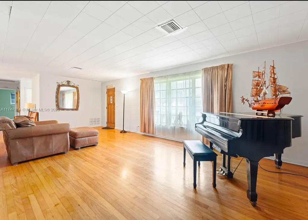 1537 39th Street West Palm Beach FL 33407