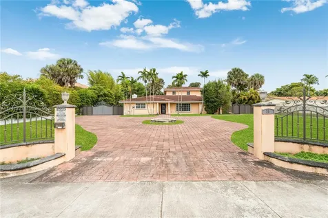 25 NW 127th Avenue Miami FL 33182