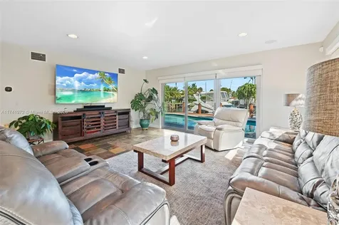 2219 SE 9th Street Pompano Beach FL 33062