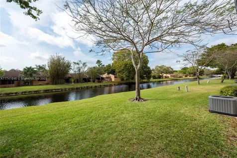 7902 NW 10th Street Plantation FL 33322