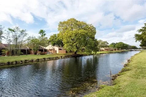7902 NW 10th Street Plantation FL 33322