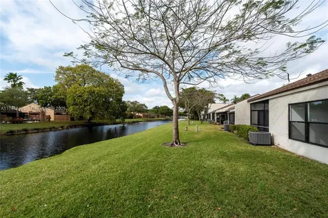 7902 NW 10th Street Plantation FL 33322