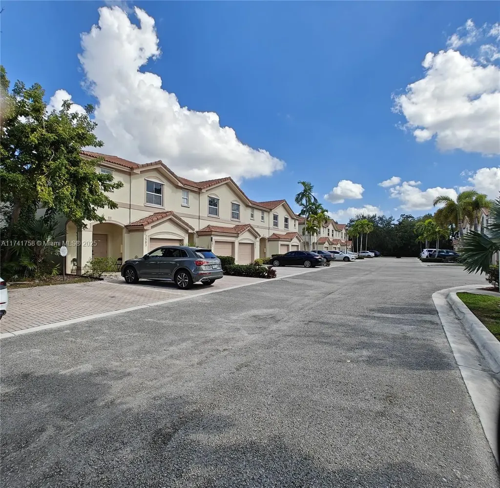 2583 Riverside Drive Coral Springs FL 33065