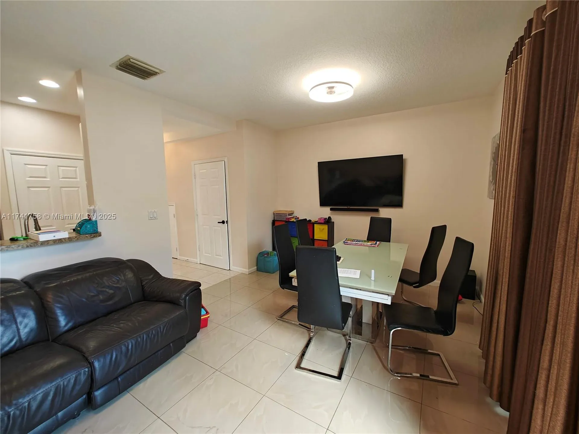 2583 Riverside Drive Coral Springs FL 33065