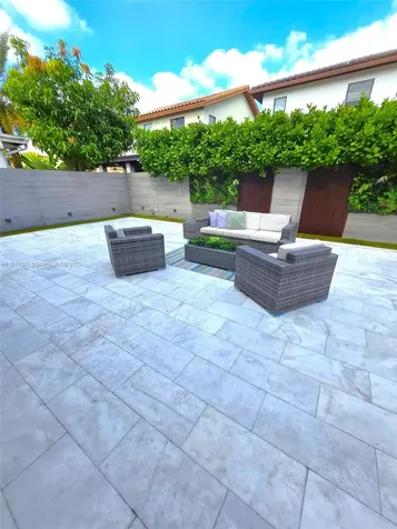 10255 NW 86th Street Doral FL 33178