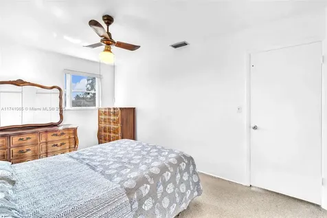 7640 Taft Street Pembroke Pines FL 33024