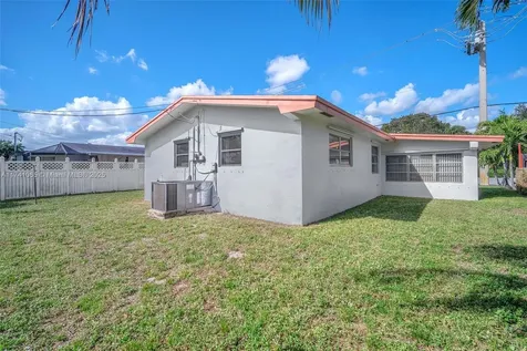 7640 Taft Street Pembroke Pines FL 33024