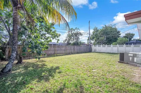 7640 Taft Street Pembroke Pines FL 33024