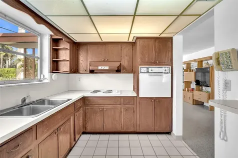 7640 Taft Street Pembroke Pines FL 33024