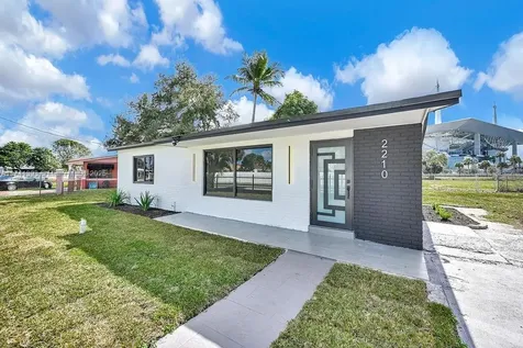2210 NW 204th Street Miami Gardens FL 33056