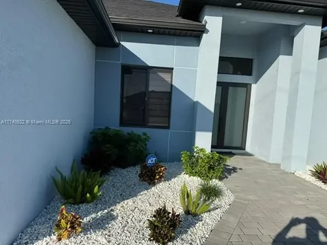 512 NE Juanita Place Cape Coral FL 33909