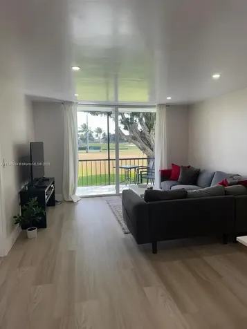 9200 N Hollybrook Lake Drive Pembroke Pines FL 33025