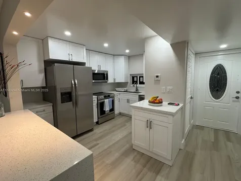9200 N Hollybrook Lake Drive Pembroke Pines FL 33025