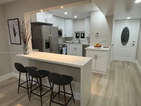 9200 N Hollybrook Lake Drive Pembroke Pines FL 33025