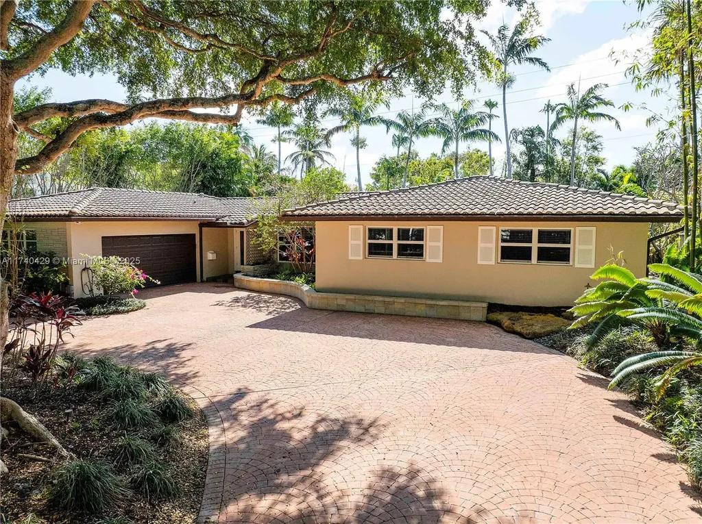 12 Minnetonka Road Sea Ranch Lakes FL 33308