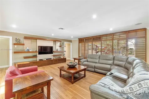 12 Minnetonka Road Sea Ranch Lakes FL 33308