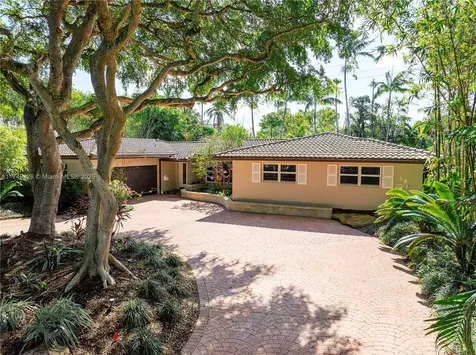 12 Minnetonka Road Sea Ranch Lakes FL 33308