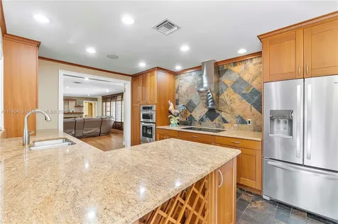 12 Minnetonka Road Sea Ranch Lakes FL 33308