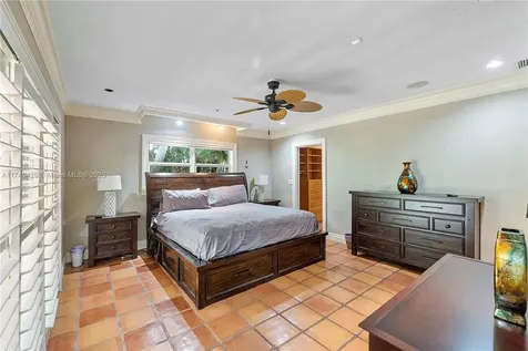 12 Minnetonka Road Sea Ranch Lakes FL 33308