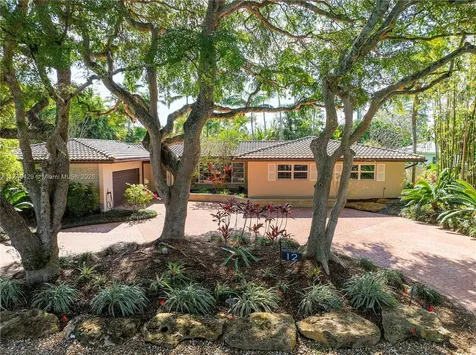 12 Minnetonka Road Sea Ranch Lakes FL 33308