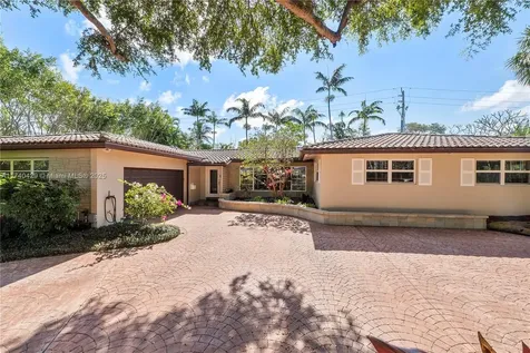 12 Minnetonka Road Sea Ranch Lakes FL 33308
