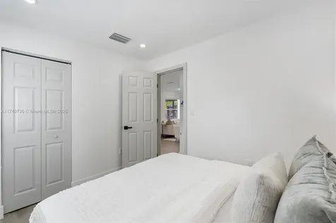769 NE 38th Street Oakland Park FL 33334