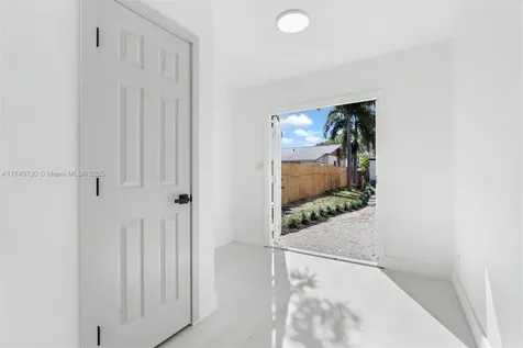 769 NE 38th Street Oakland Park FL 33334