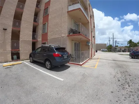 6820 W Flagler Street Miami FL 33144