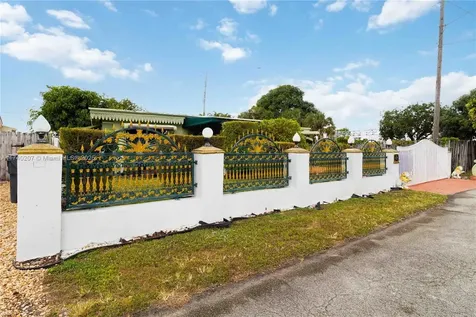 400 S 62nd Terrace Hollywood FL 33023