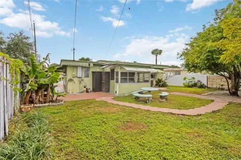400 S 62nd Terrace Hollywood FL 33023