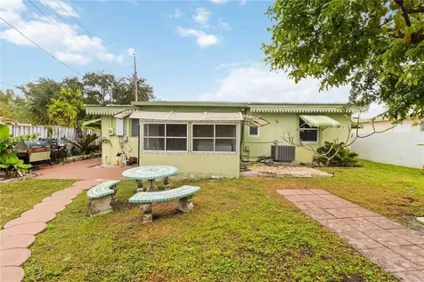 400 S 62nd Terrace Hollywood FL 33023