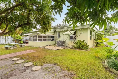 400 S 62nd Terrace Hollywood FL 33023