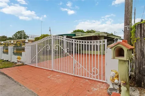 400 S 62nd Terrace Hollywood FL 33023