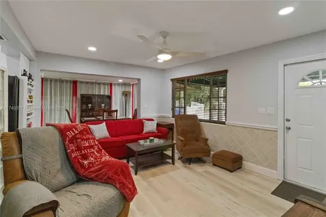 400 S 62nd Terrace Hollywood FL 33023