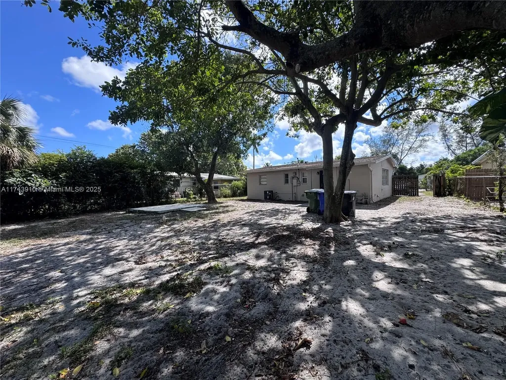 1613 NW 15th Place Fort Lauderdale FL 33311