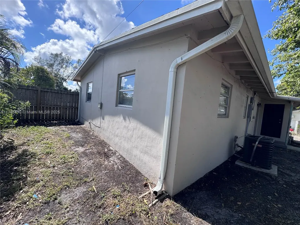 1613 NW 15th Place Fort Lauderdale FL 33311