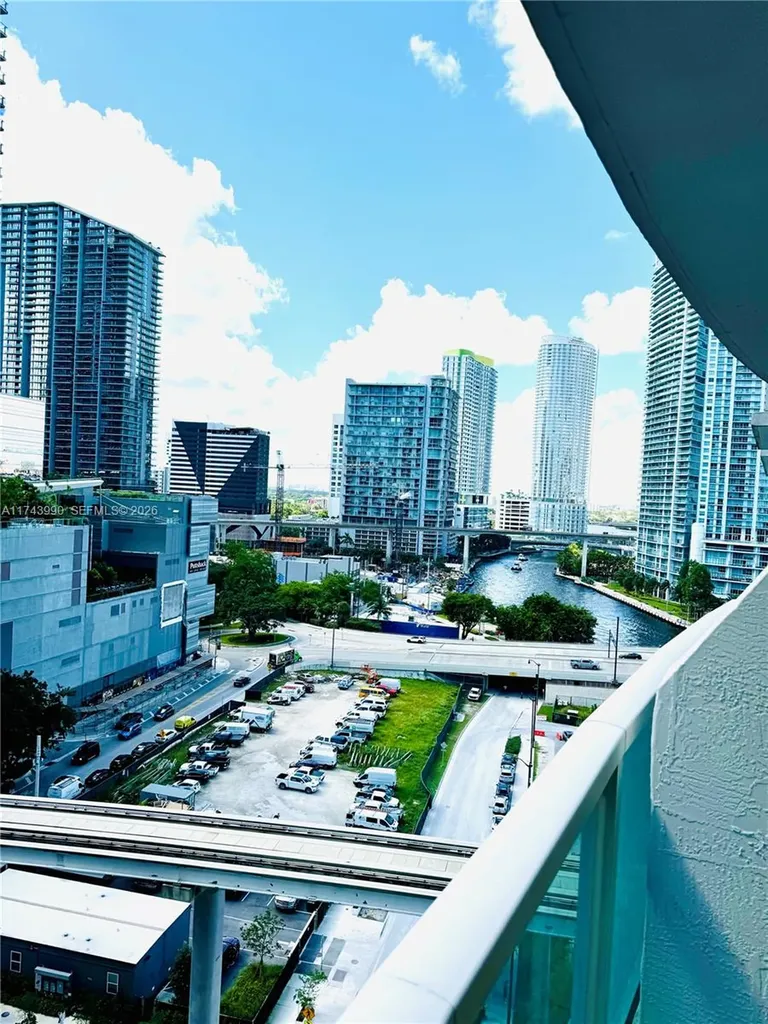 41 SE 5th Street Miami FL 33131