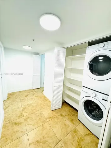 41 SE 5th Street Miami FL 33131