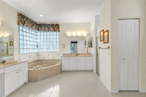 3114 Lakewood Circle Weston FL 33332