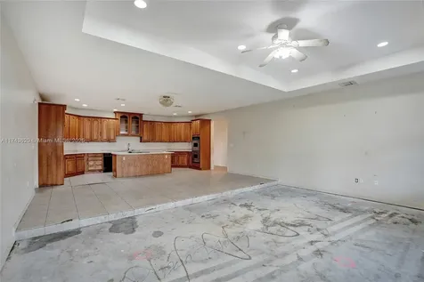140 NE 7th Street Belle Glade FL 33430