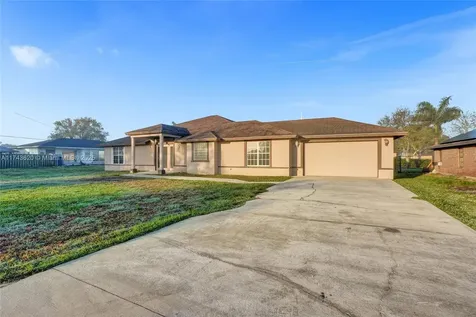 140 NE 7th Street Belle Glade FL 33430