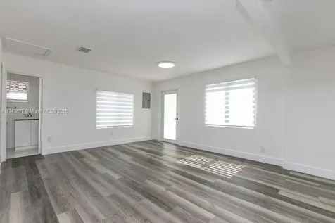 1521 NW 59th Street Miami FL 33142
