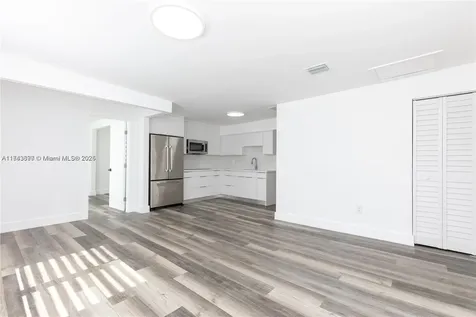 1521 NW 59th Street Miami FL 33142