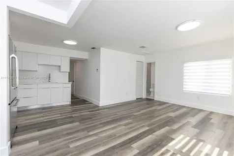 1521 NW 59th Street Miami FL 33142