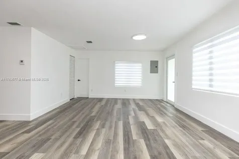 1521 NW 59th Street Miami FL 33142