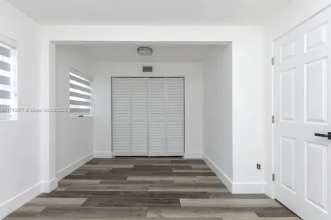 1521 NW 59th Street Miami FL 33142
