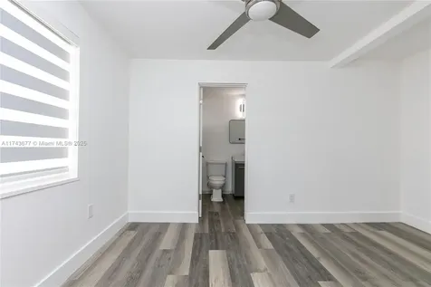 1521 NW 59th Street Miami FL 33142