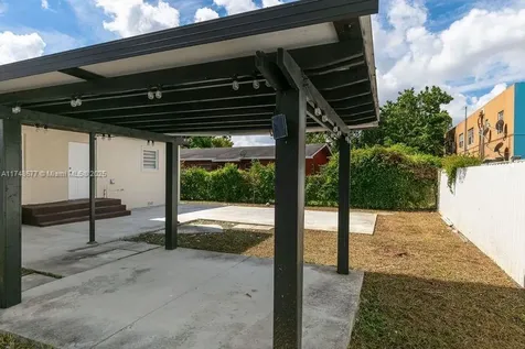 1521 NW 59th Street Miami FL 33142